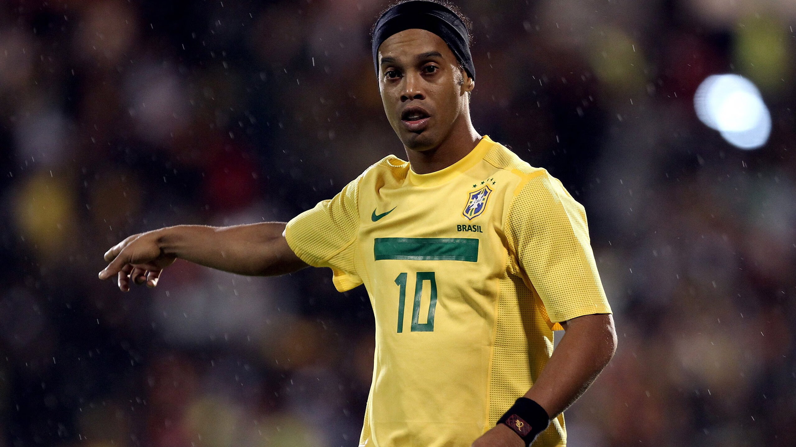 爱游戏官网APP-铁血破咒！德罗赞罕见暴扣点燃圣城，马刺力克黄蜂终结连败阴霾